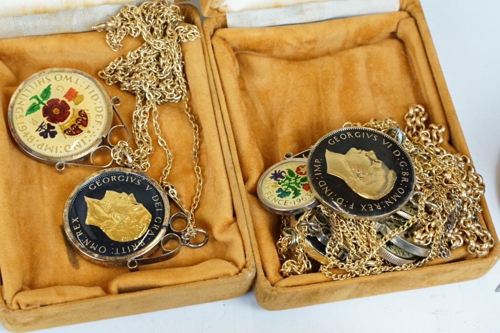 A small group of mixed collectables to include enamelled coin jewellery, wax seal, corcorde ornament - Image 5 of 6