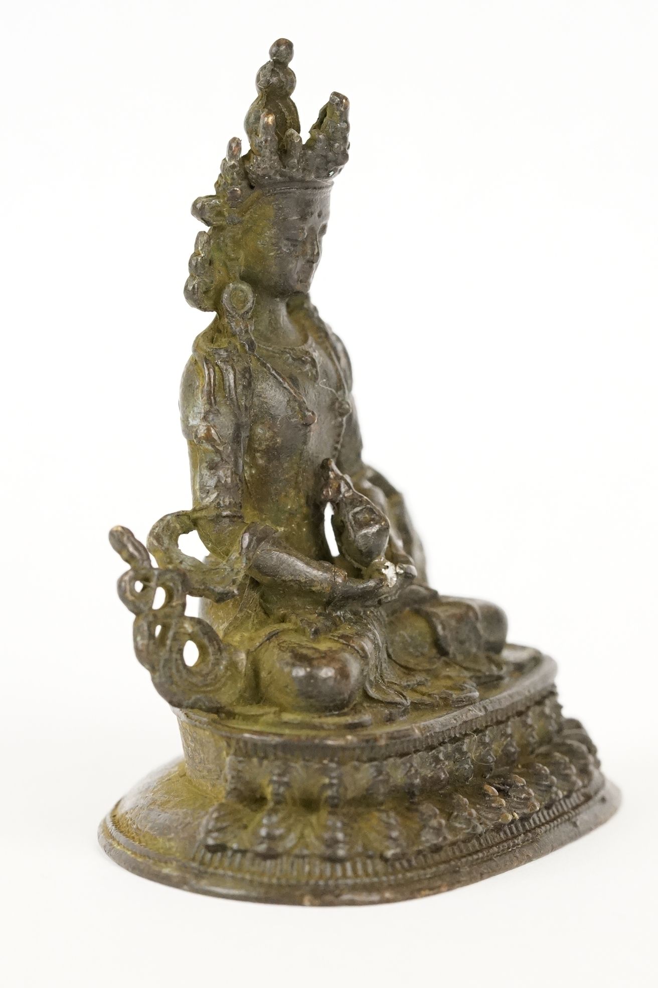 Buddhist bronze figure of Guan Yin in a seated pose - Image 2 of 4