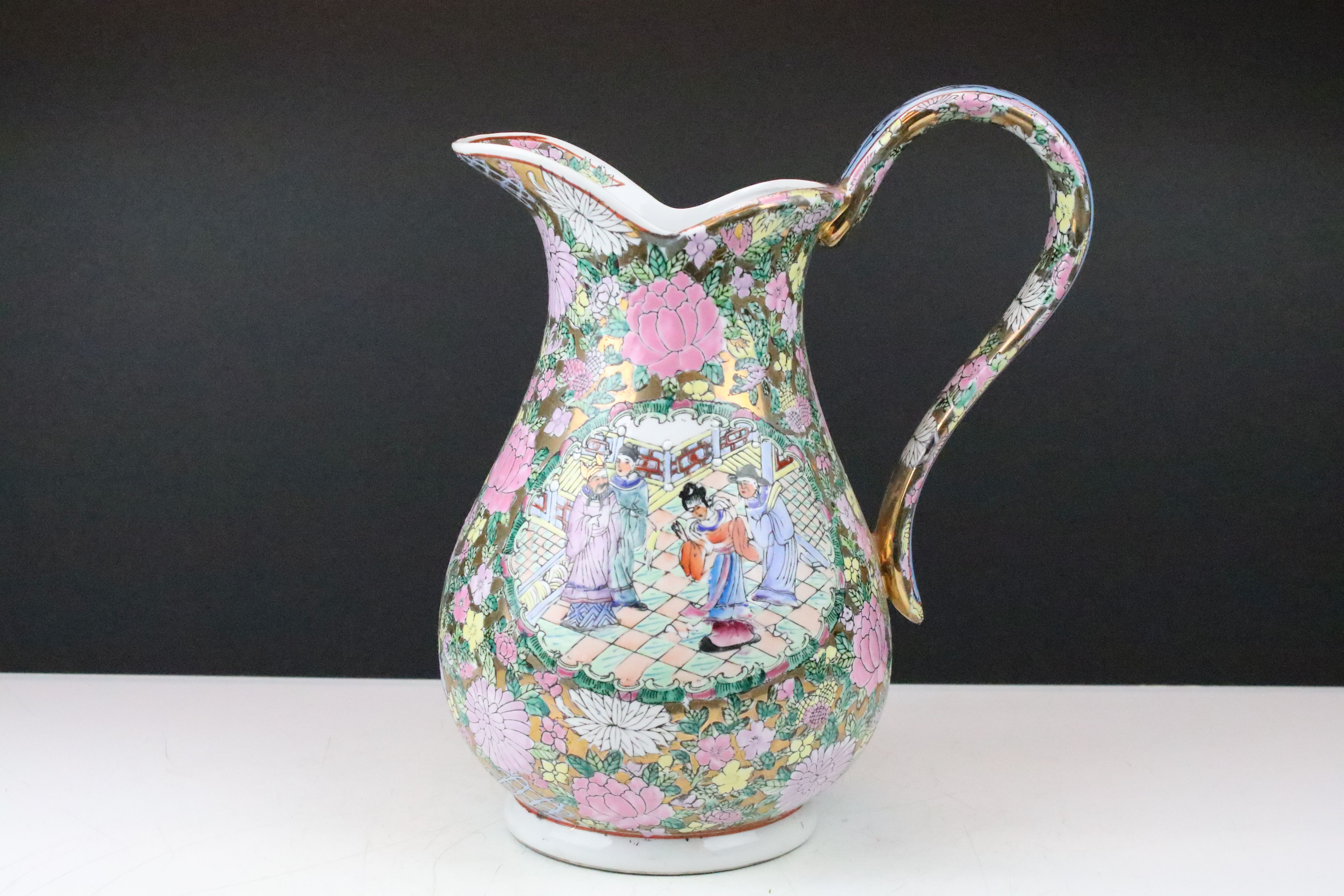 20th Century Famille Rose wash jug and bowl, decorated with figural panels and flowers, on a gilt - Image 5 of 7