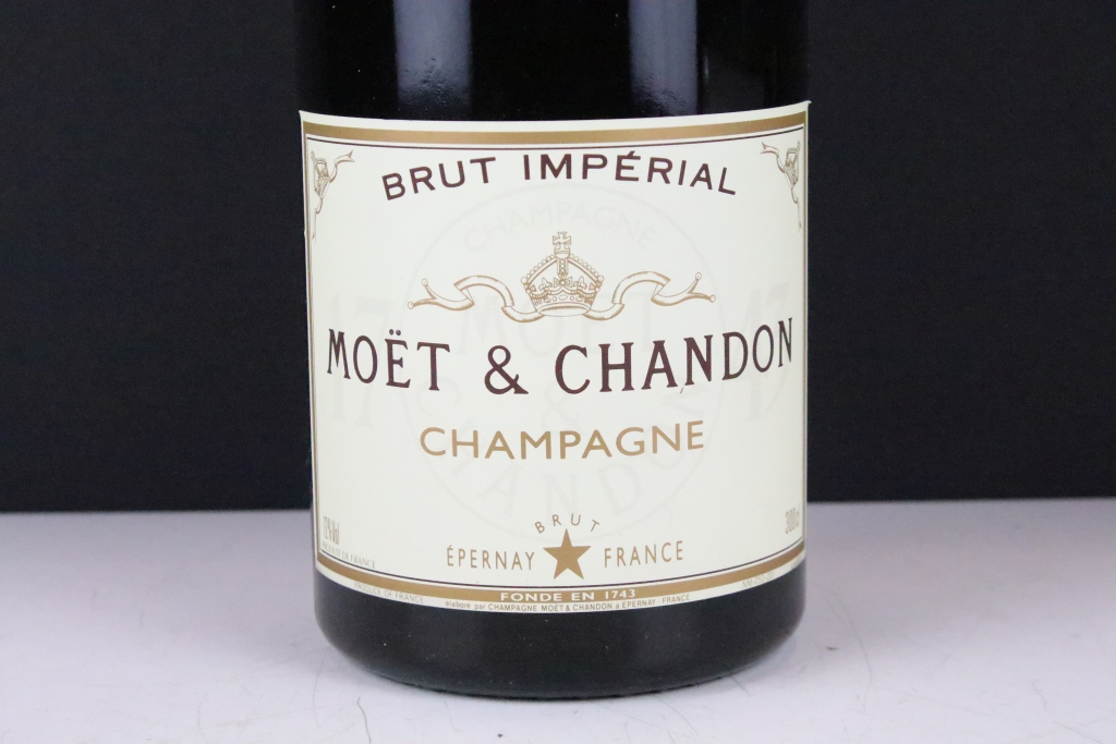 Champagne - Moet & Chandon Brut Imperial, double magnum / jeroboam (3L), 12% vol, wooden cased - Image 3 of 5