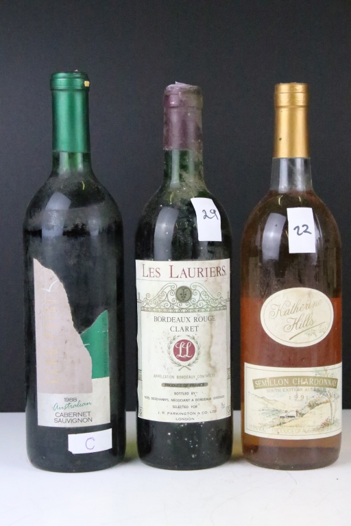 Eleven bottles of wine, to include: 4 x Les Lauriers, Bordeaux Rouge Claret, 75cl , 2 x Chateau D' - Image 2 of 5