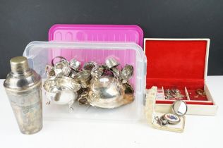 A collection of mixed silver plate to include sauce boats together with a cocktail shaker, Pocket