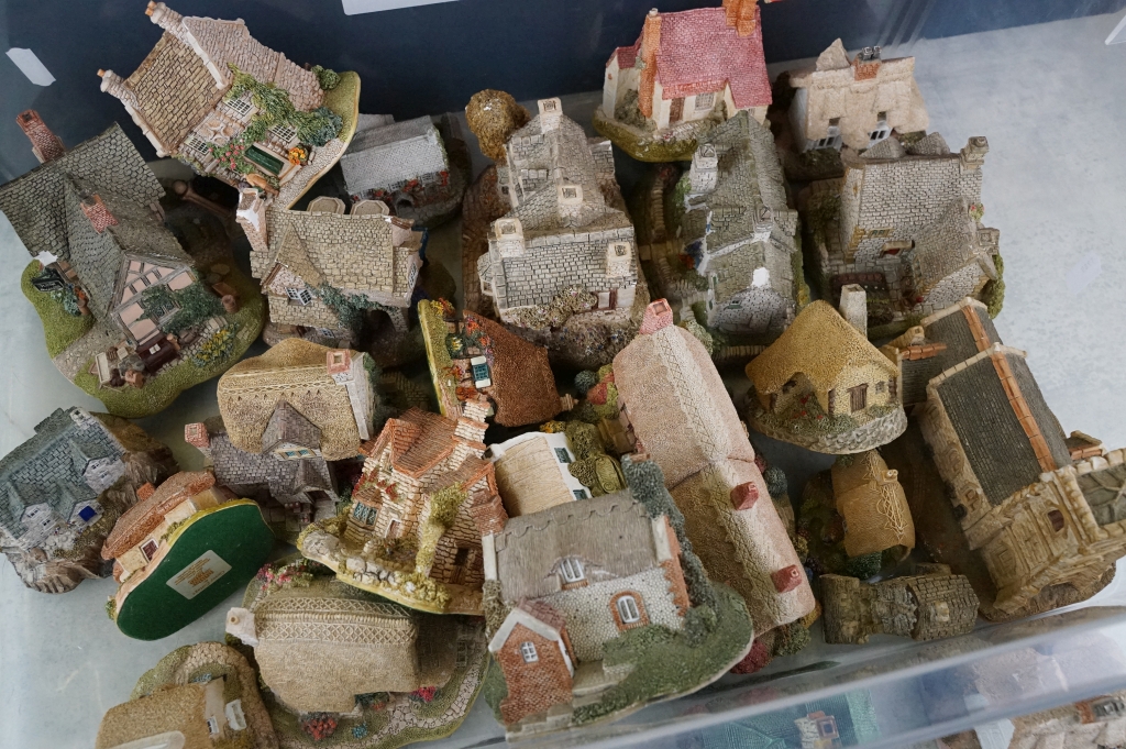 Collection of 30 Lilliput Lane cottages to include Junk And Disorderly, Mrs Pinkerton's Post Office, - Image 2 of 5