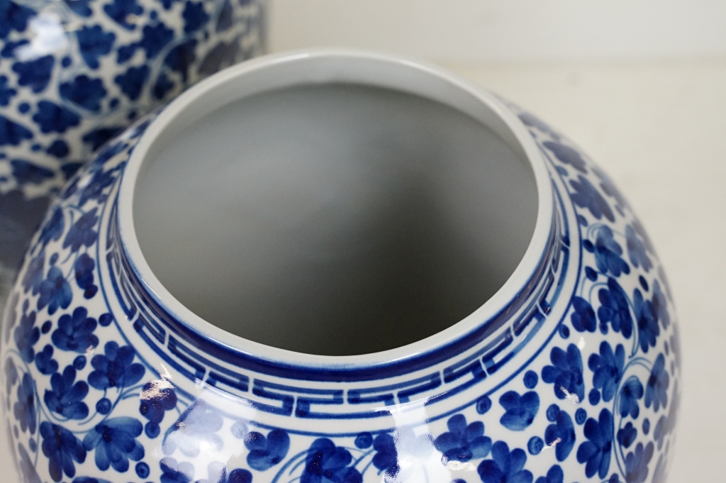 Pair of 20th century blue & white vases and covers, of baluster form, with floral and foliate - Image 4 of 5