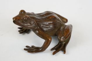 A cast bronze figure of a frog, approx 6cm in length.