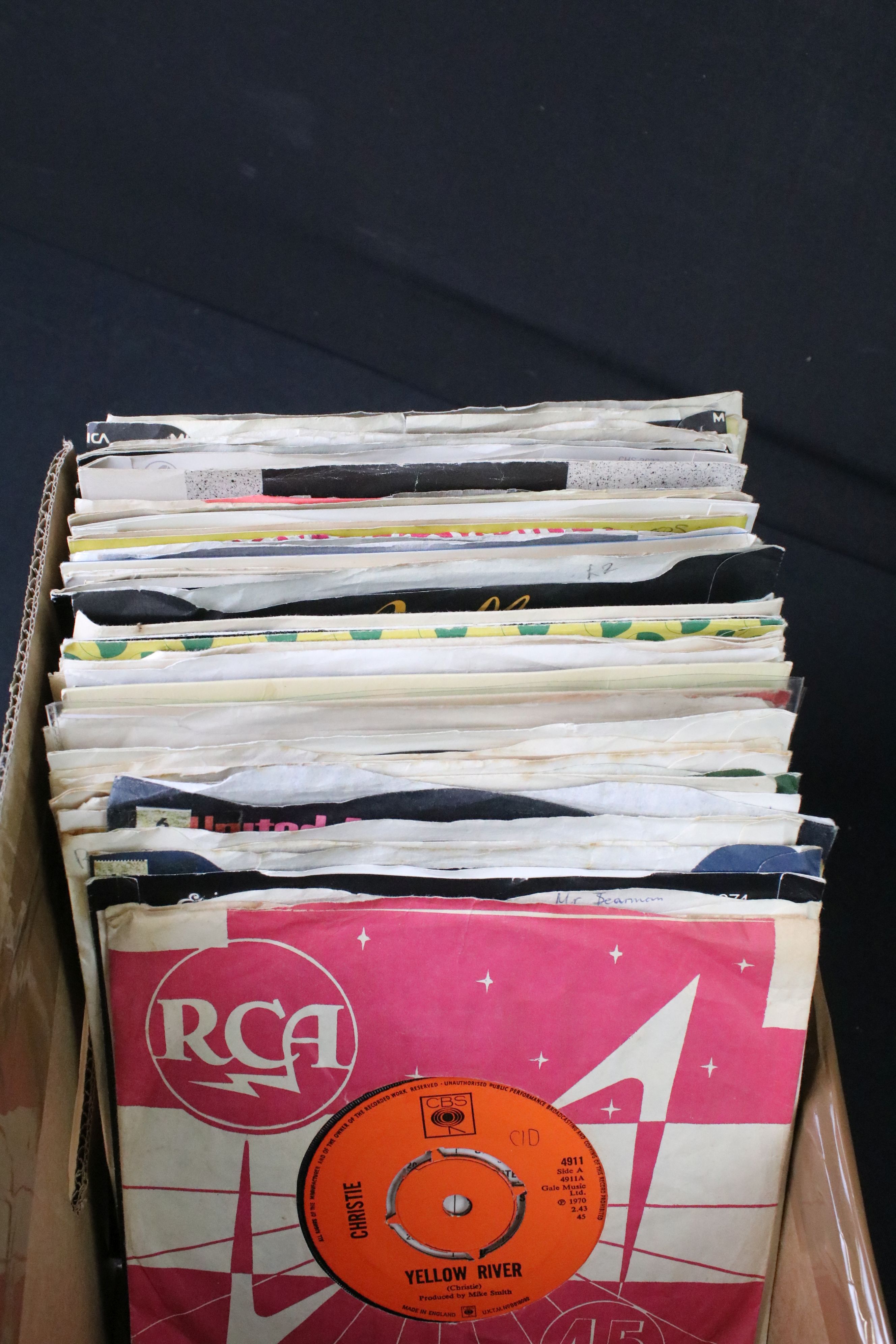 Vinyl - Rock & Pop - Around 13 x LPs, 3 x 12" & 50 x 45s to include Queen, Frank Sinatra, Dusty - Image 5 of 10