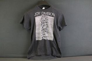 Memorabilia - Vintage Joy Division t-shirt with Unknown Pleasures logo. Very good condition. Size