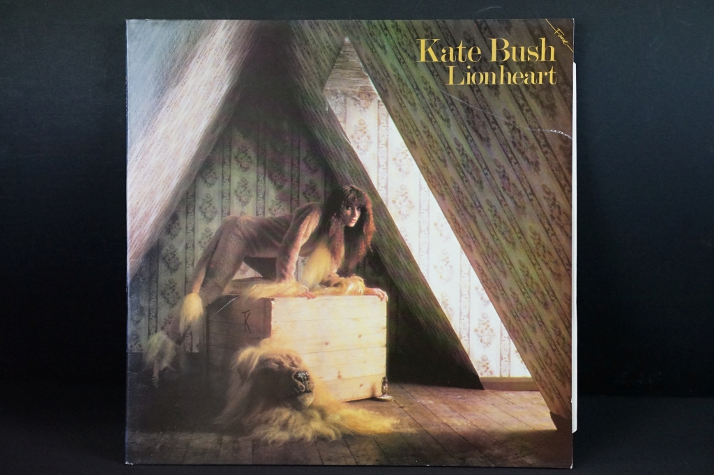 Vinyl - 5 Kate Bush LPs to include The Dreaming, Lionheart, The Kick Inside, Never For Ever, - Image 2 of 5