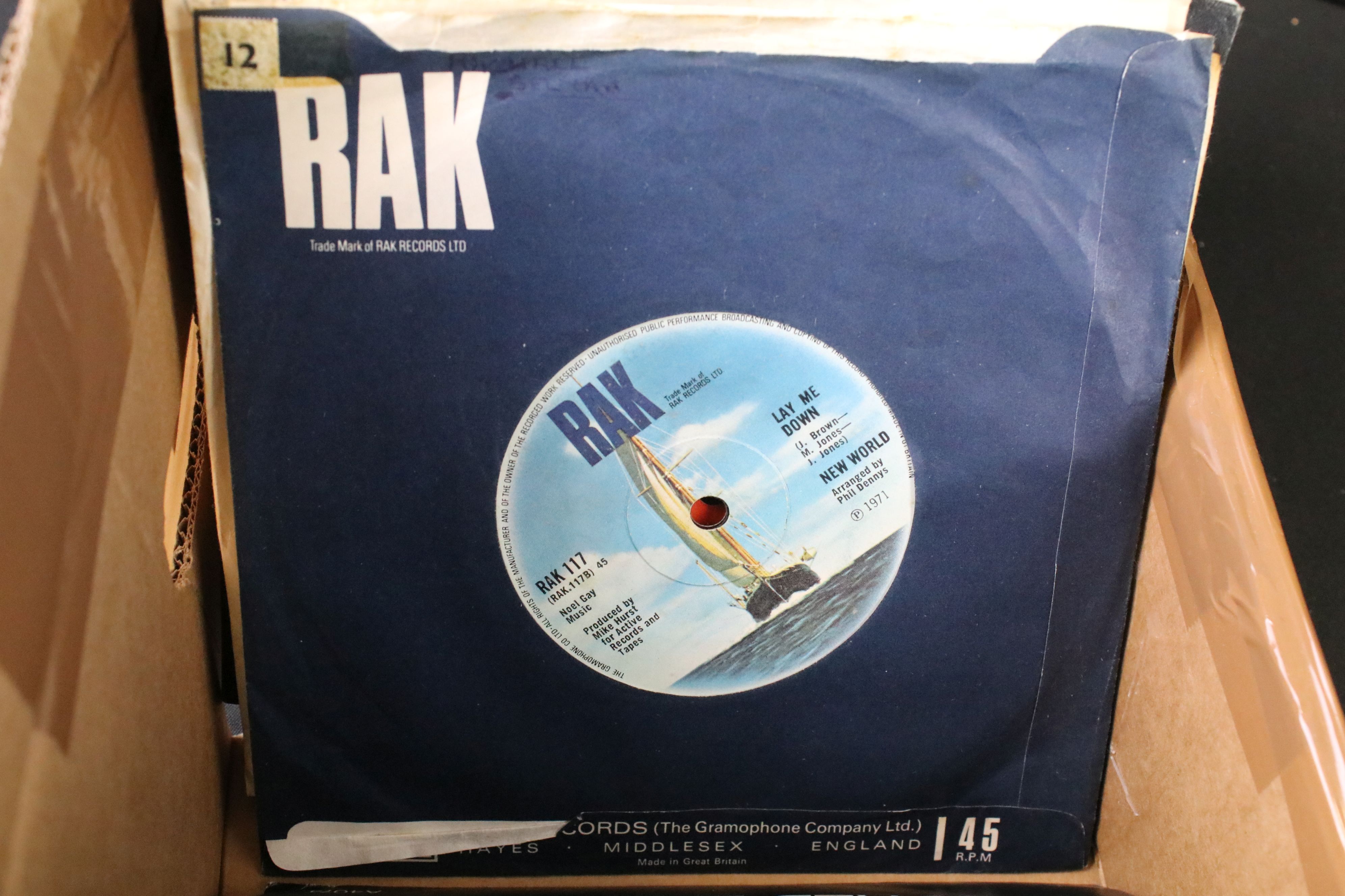Vinyl - Rock & Pop - Around 13 x LPs, 3 x 12" & 50 x 45s to include Queen, Frank Sinatra, Dusty - Image 6 of 10