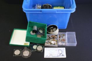 A collection of of mixed British and World coins to include a selection of silver examples