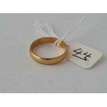 An 18ct gold wedding band size N ½ 3.2g