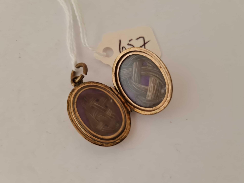 A gold back and front enamel mourning locket - Image 3 of 3