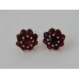 A good pair of vintage garnet cluster 9ct earrings 4.8g