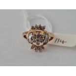 A CONTEMPORARY STYLE MULTI DIAMOND RING 18CT GOLD SIZE Q 4.6 GMS