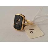 A ANTIQUE SEAL RING 18CT GOLD SIZE K 4.3 GMS