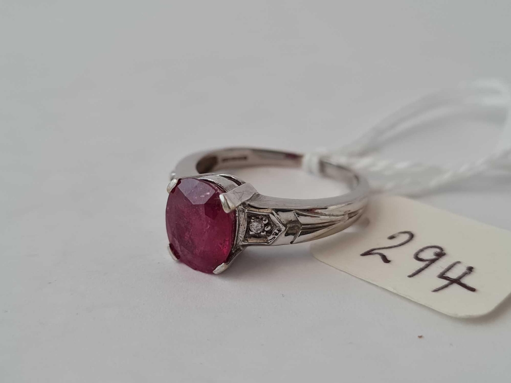A RUBY AND DIAMOND RING 18CT GOLD SIZE N 4.6 GMS - Image 2 of 3