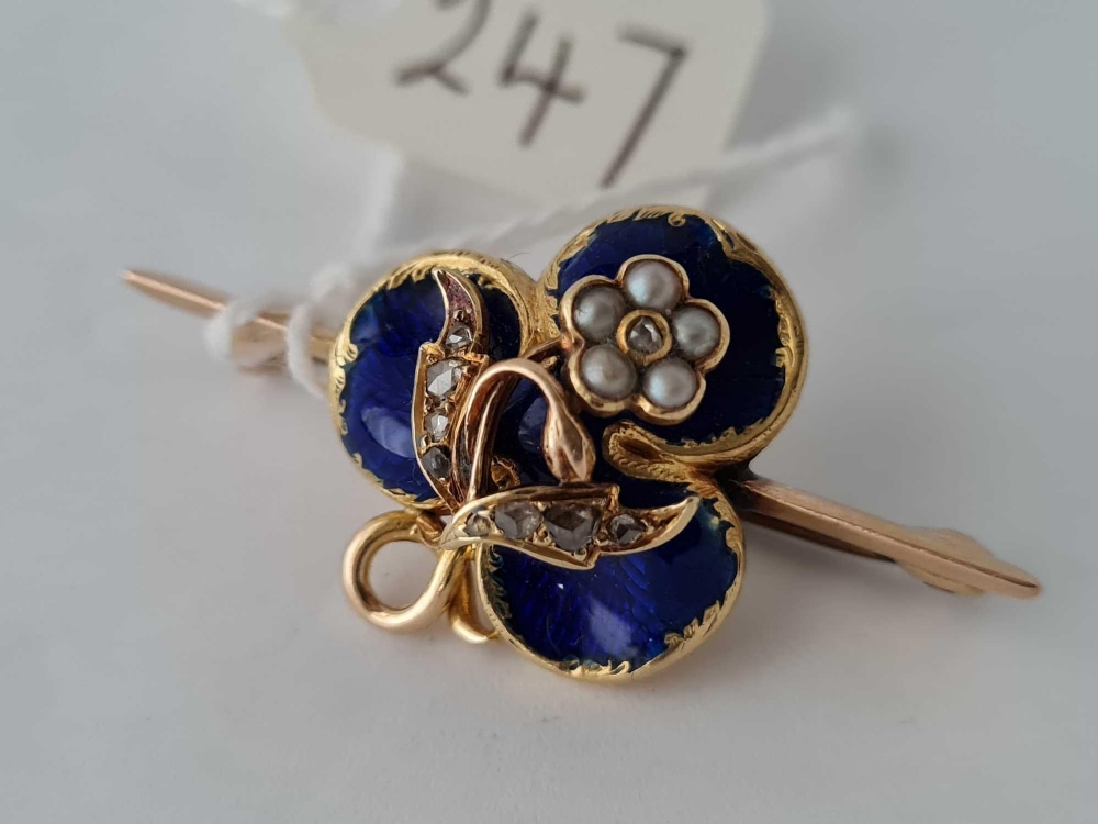 A EARLY VICTORIAN FLOWER AND CLOVER DESIGN DIAMOND PEARL AND BLUE ENAMELLED BROOCH WITH GLAZED - Image 2 of 6