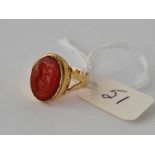 A VICTORIAN B'HAM 1895 RING SET WITH HARD STONE BULL INTAGLIO 18CT GOLD SIZE J