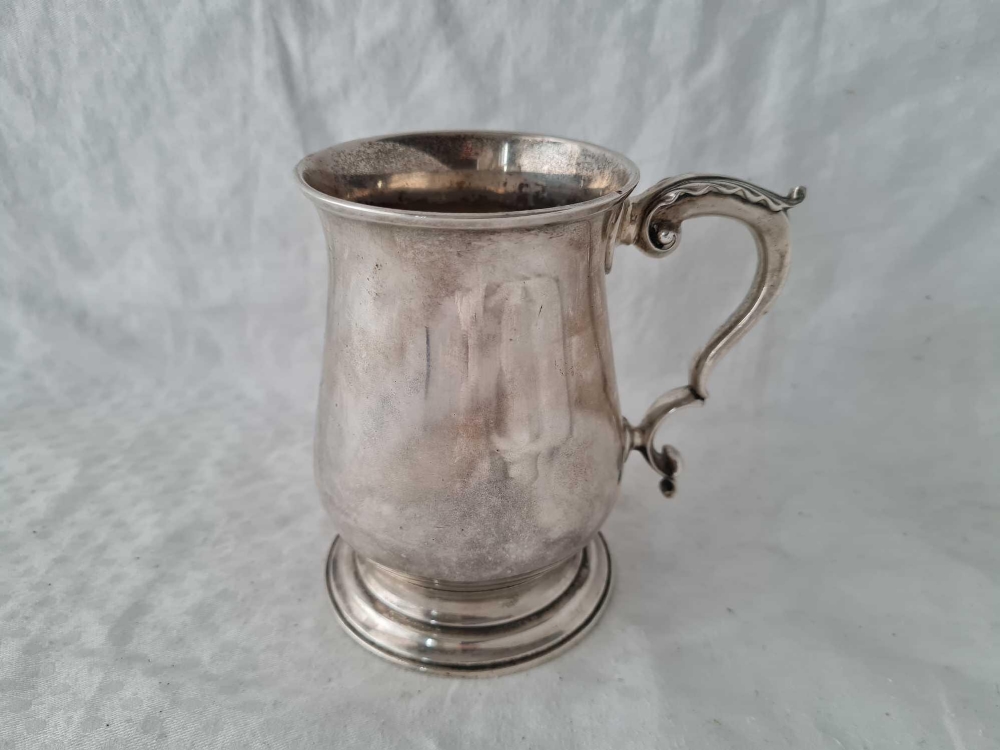 A heavy early George III half pint tankard with leaf capped handles 4 ½ inches high London 1765 by I - Image 2 of 5