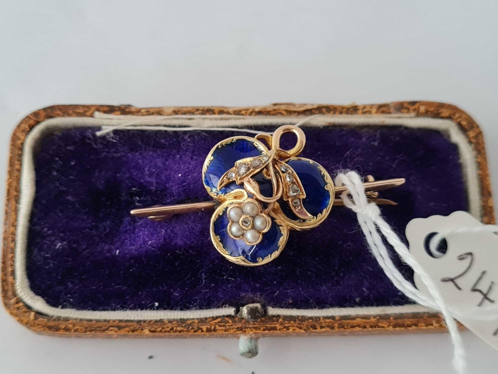 A EARLY VICTORIAN FLOWER AND CLOVER DESIGN DIAMOND PEARL AND BLUE ENAMELLED BROOCH WITH GLAZED - Image 3 of 6