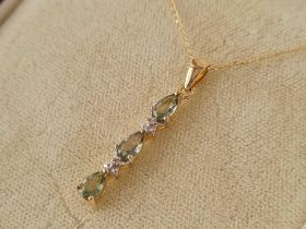 A peridot and diamond 9ct necklace 1.6g inc