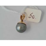 A Gray pearl pendant 18ct gold