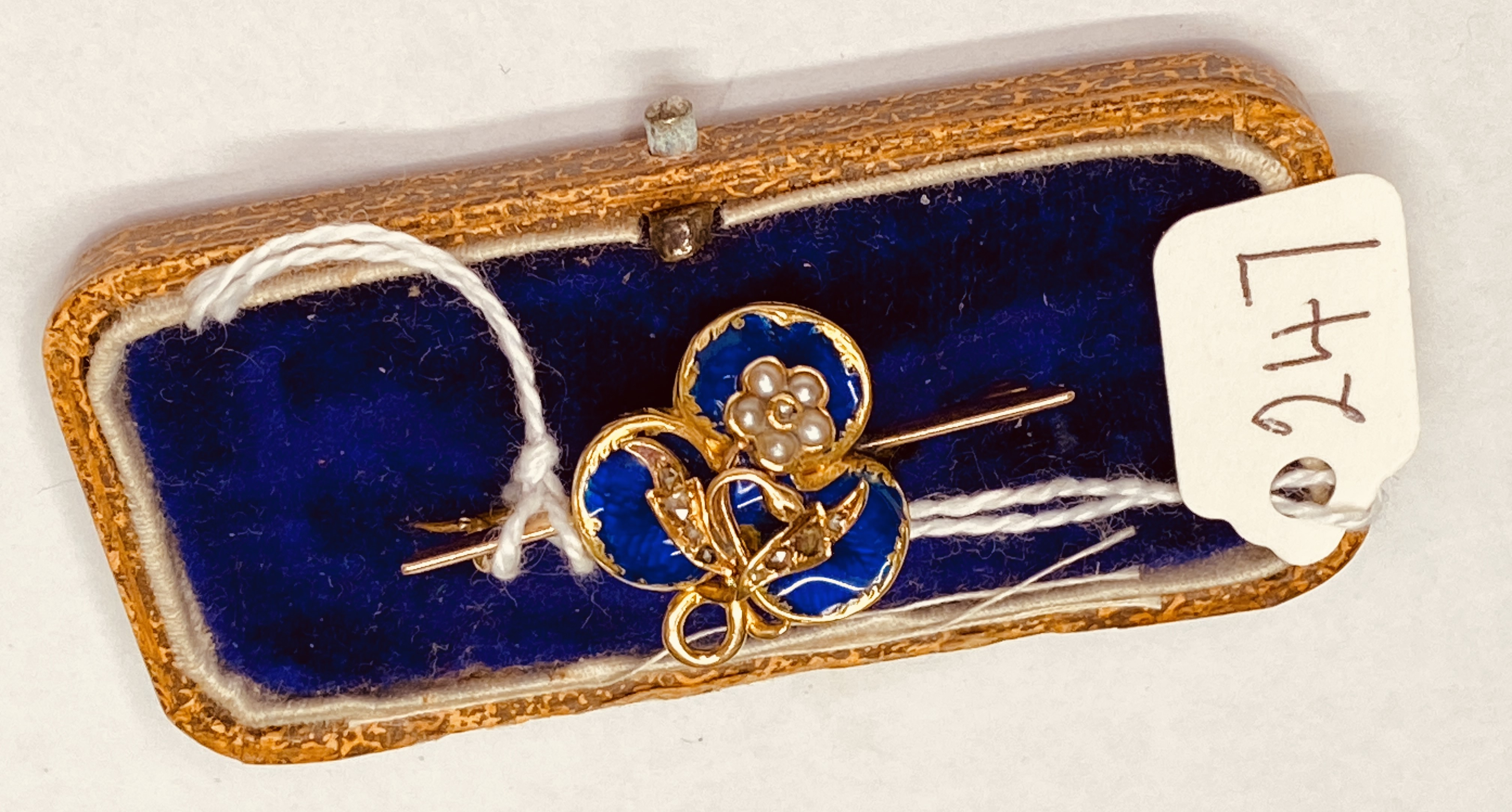A EARLY VICTORIAN FLOWER AND CLOVER DESIGN DIAMOND PEARL AND BLUE ENAMELLED BROOCH WITH GLAZED - Image 4 of 6