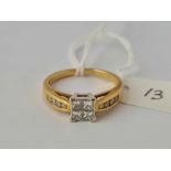 PRINCESS CUT DIAMOND CLUSTER RING DIAMOND SHOULDERS IN 18CT SIZE s 4.6g