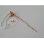 a fox head stick pin 9ct 4.1g