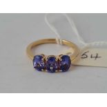 THREE STONE TANZANITE 18CT GOLD RING SIZE S 4.2g