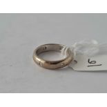 18ct white gold hallmarked wedding ring set with 6 diamonds, size I