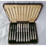 A set of six pairs of silver handled knives and forks in fitted case, Sheffield 1922