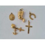 Five assorted 9ct charms 4.8g
