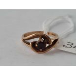 A garnet set ring in 9ct size N 2.7g