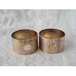 A pair of napkin rings with engine turned decoration, Sheffield 1946, 54g