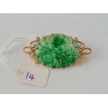 A CARVED JADE BROOCH 9CT