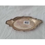 A little boat shaped dish with beaded rim, also 7" wide, 60g