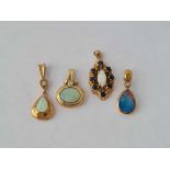 Assorted 9ct and 18ct gold pendants