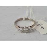 A EDWARDIAN PLATINUM AND DIAMOND THREE STONE RING APPROX 70 POINTS SIZE Q 3.8 GMS