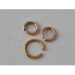 3 x gold jump rings one 18ct 0.6g 9ct 0.8g