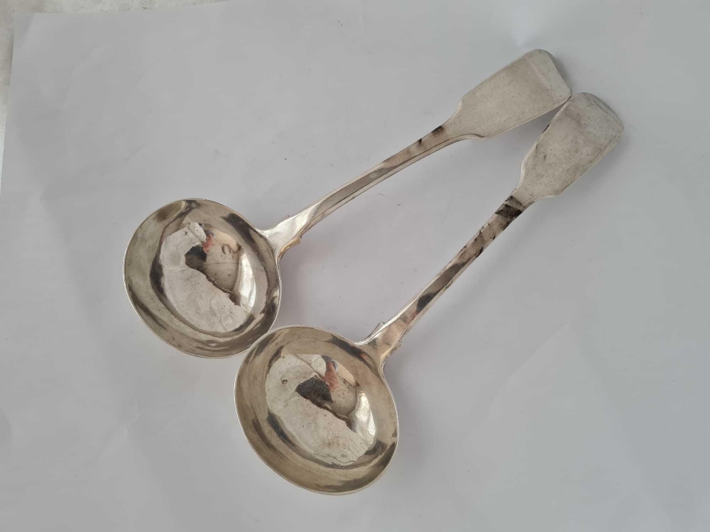 A pair of Georgian fiddle pattern sauce ladles, London 1822 by WC, 123g