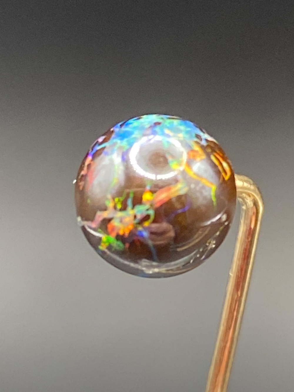Quality multicolour play red orange blue green boulder opal topped stick pin - Image 2 of 3