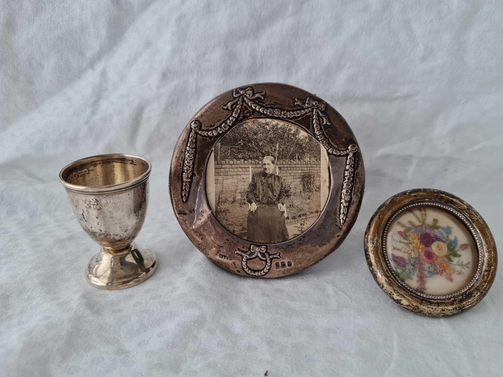 Two circular photo frames, one 4” in diameter, Birmingham 1907 and an egg cup