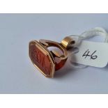 A gold carnelian fob seal 6.7 gms