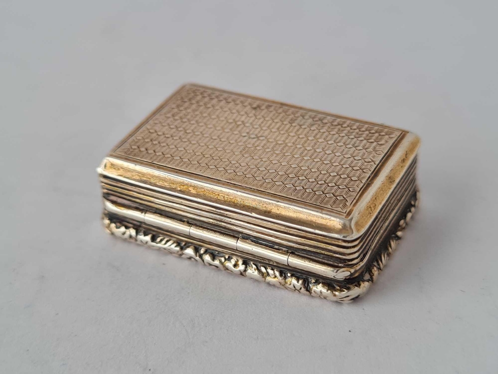 A William IV Vinaigrette with gilt interior, cast edge, Birmingham 1833 by JL - Image 3 of 7