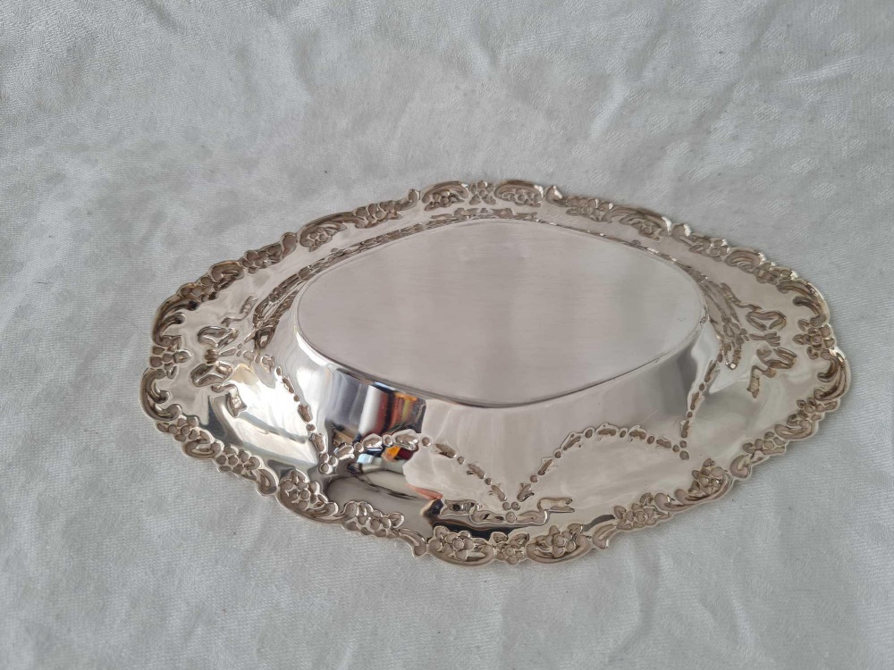An oval sweet dish with drapery border, 6” wide, Sheffield by RC, 50 g - Image 3 of 3