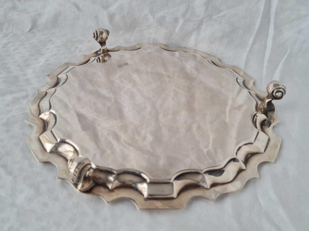 A good plain salver with pie crust border three scroll feet, 8” diameter, London 1914 by RG, 335 g - Image 3 of 5