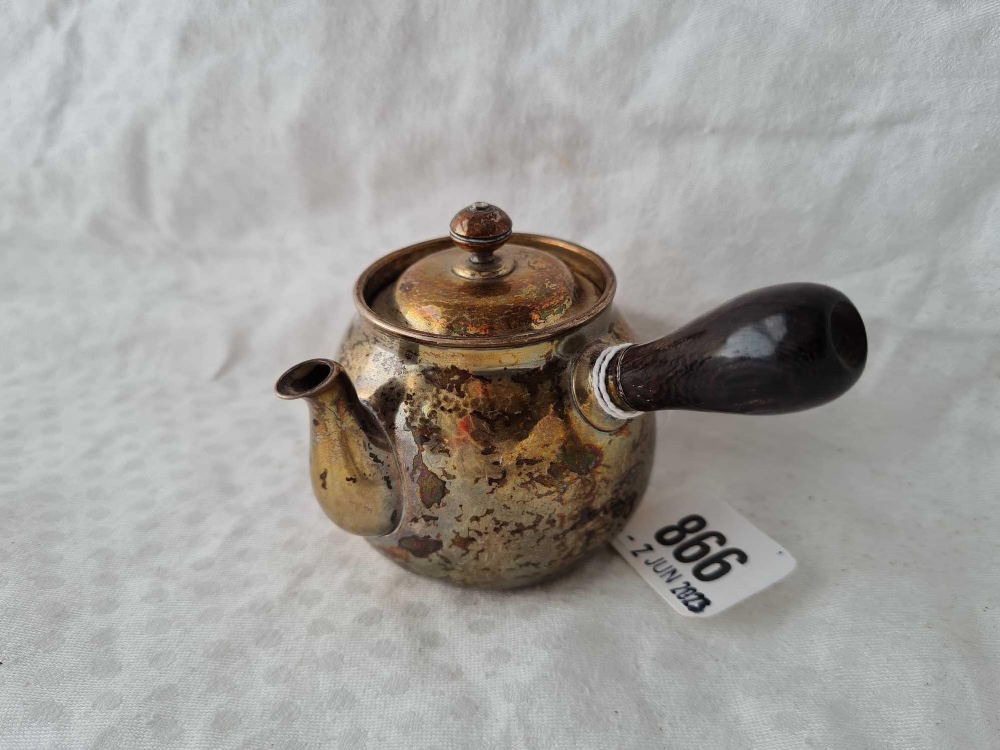 A small Continental tea pot the handles at right angles to spout, 4" over handle, 103g
