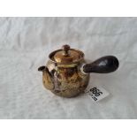A small Continental tea pot the handles at right angles to spout, 4" over handle, 103g