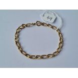 A fancy twist link bracelet 9ct 8.6 gms